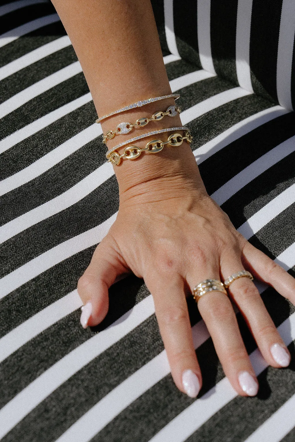 Graduated Diamonds Flexible Bangle