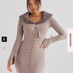 House of CB Dahlia Faux Fur Collar Cashmere Crop Cardigan Beige Camel 🤍