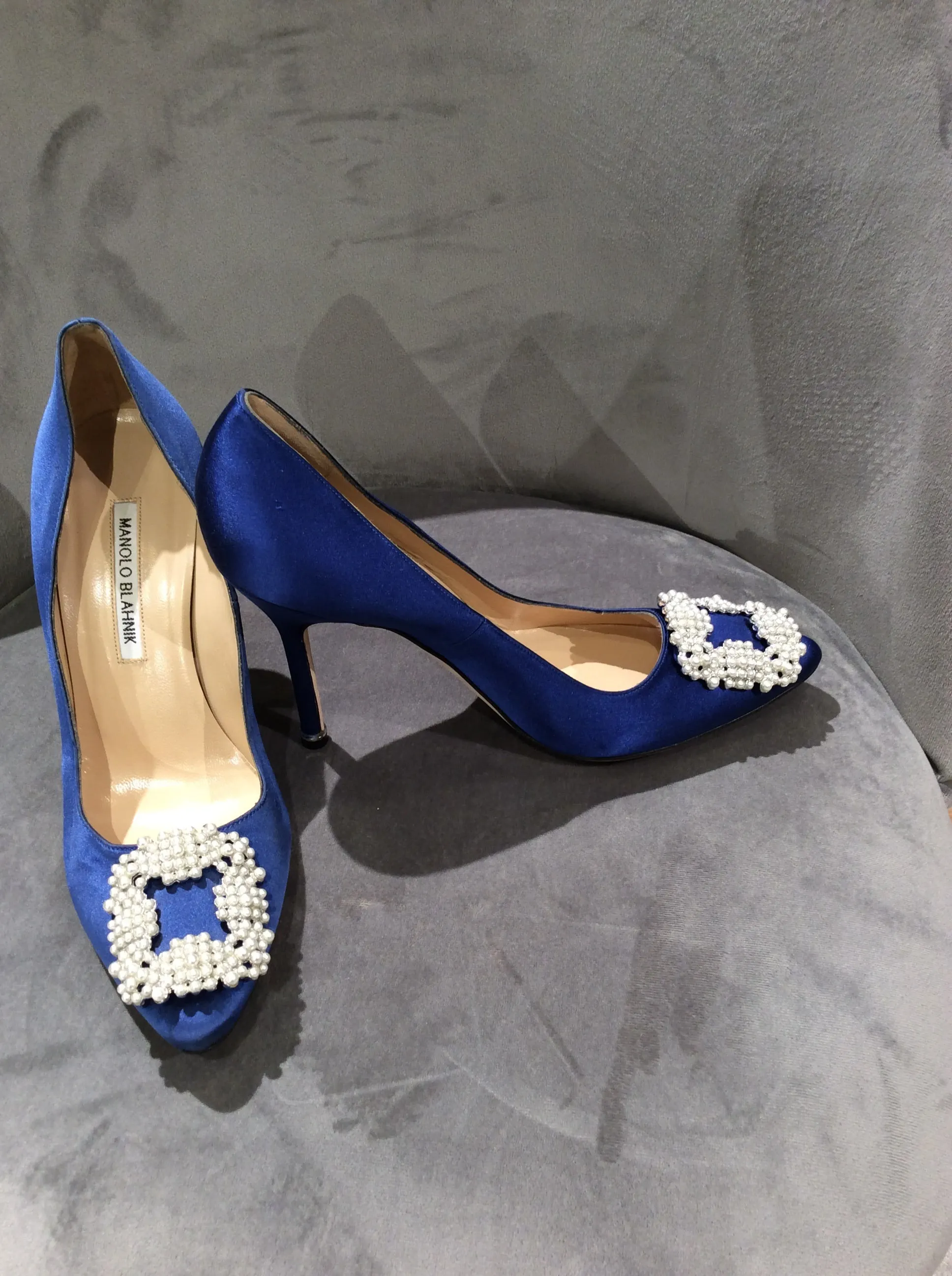 Manolo Blahnik Hangisi Blue Satin Jewel Buckle Pumps Size 8/38