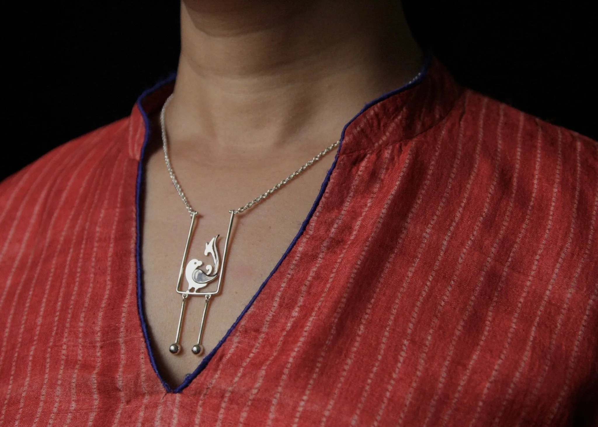 Minimalist, chic 'tota' (parrot) necklace