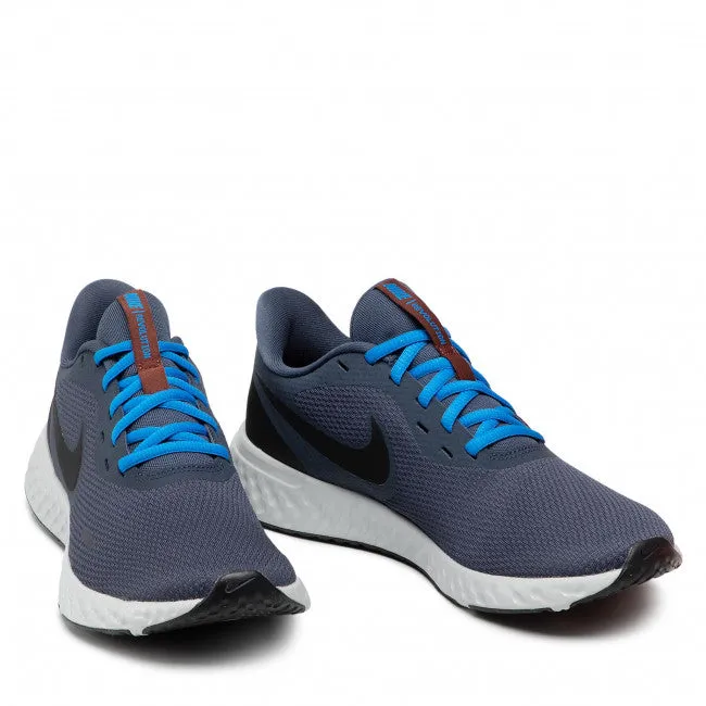 Nike Revolution 5