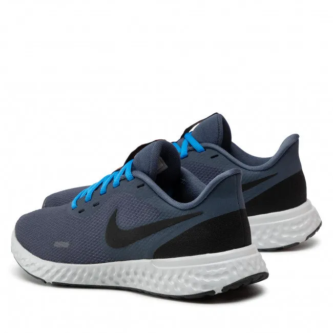 Nike Revolution 5