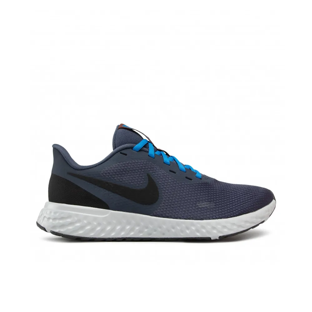 Nike Revolution 5