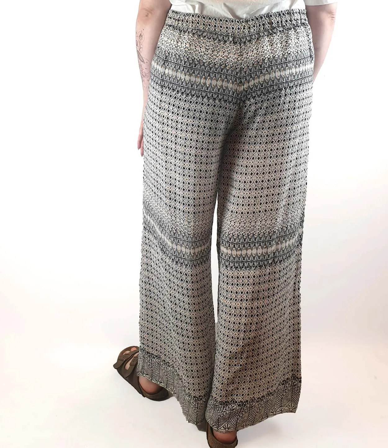 One Season light weight pants size M