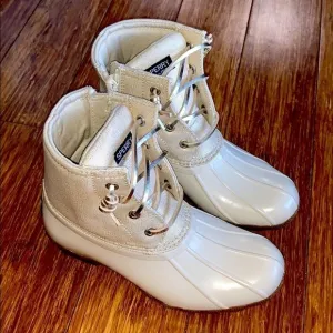 Stylish Ivory Saltwater Boots