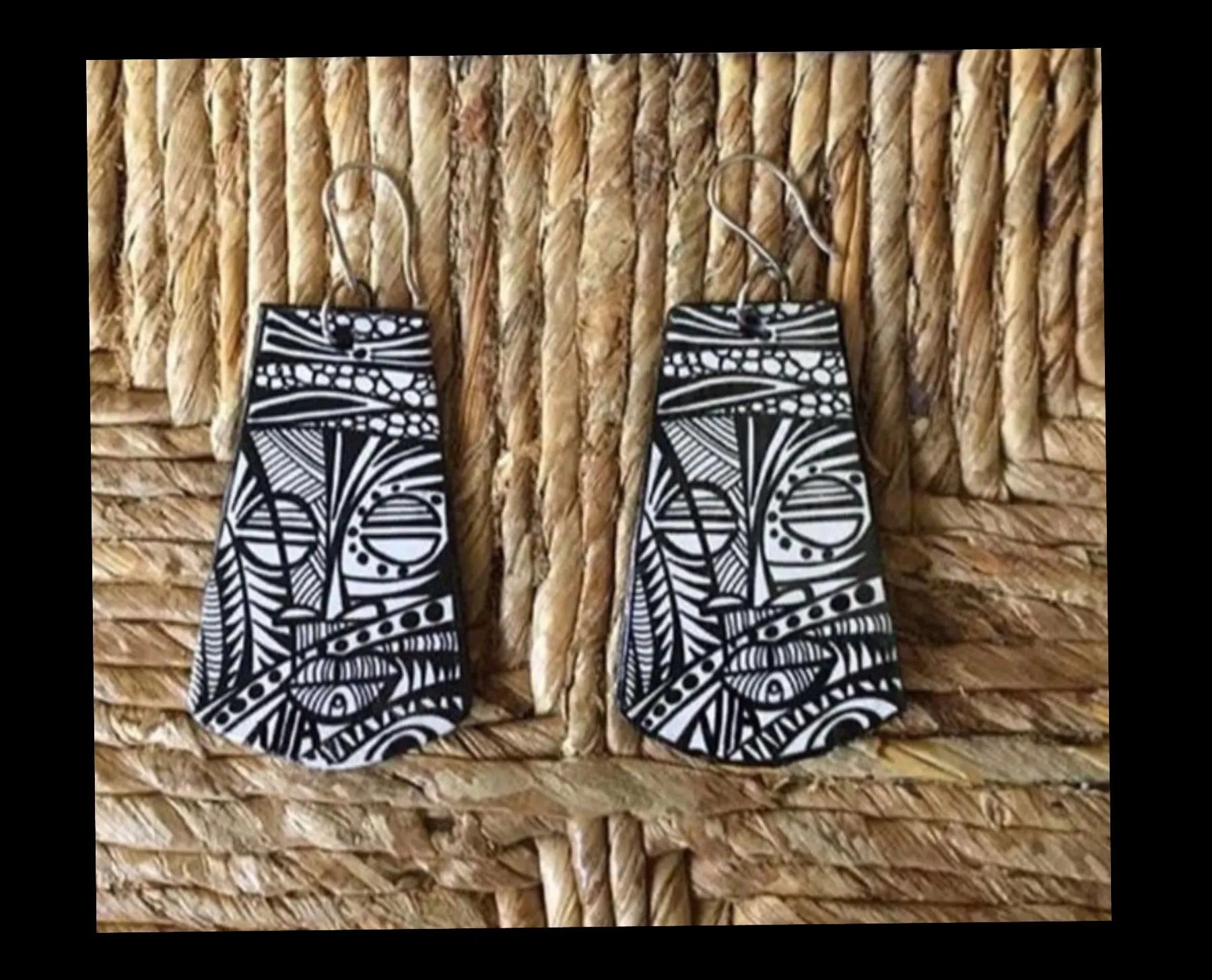 Via Wearable Art Earrings Black-White Style