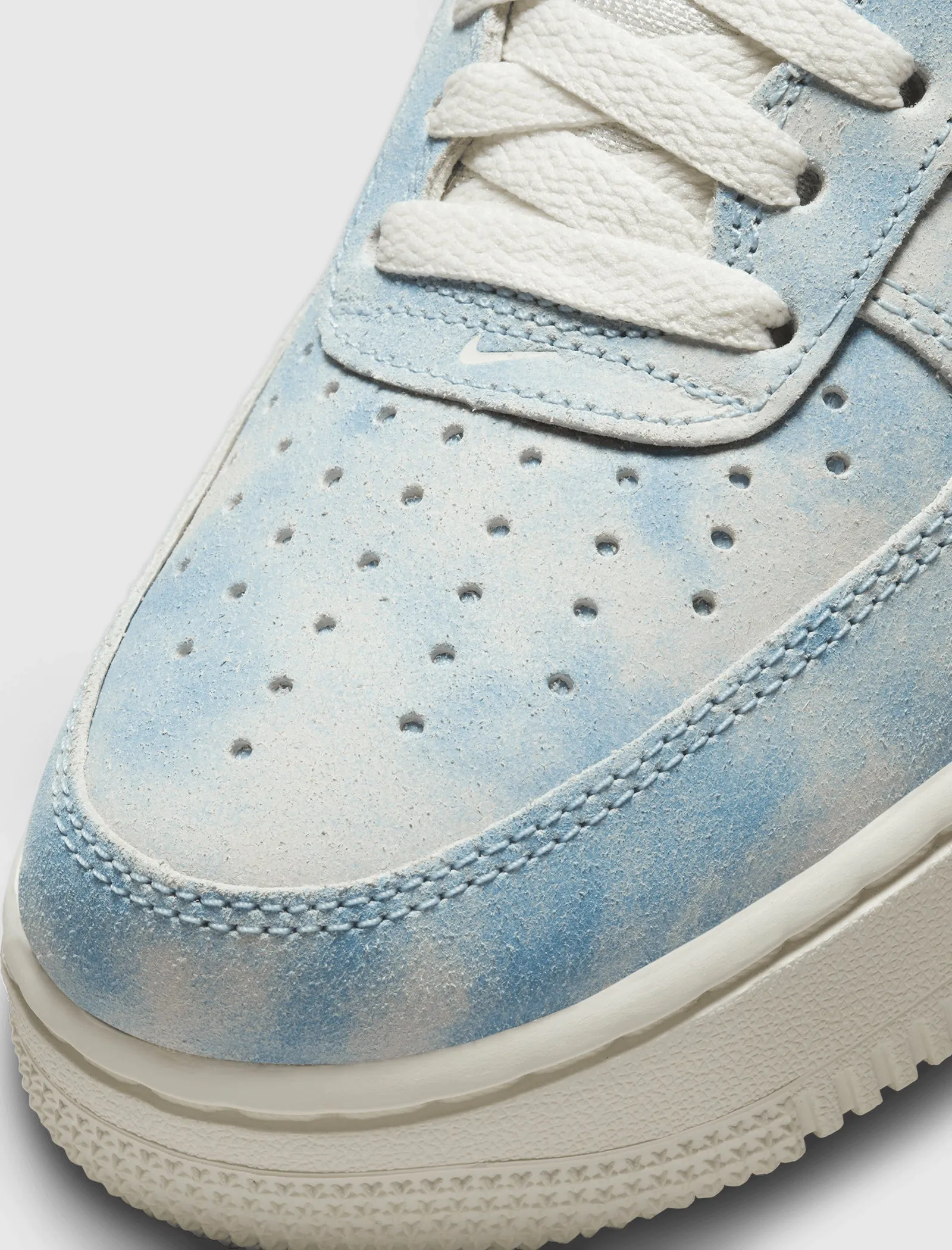 WOMEN'S AIR FORCE 1 '07 SE "CLOUDS"